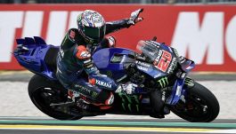 MotoGP Silverstone: pole Quartararo, tris di El Diablo. Alex e Bagnaia in prima fila. Marc Marquez sbaglia, quarto