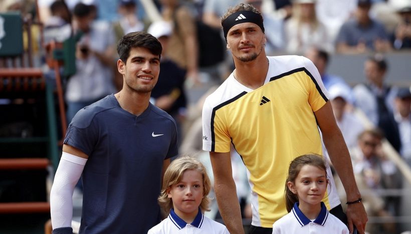 Roland Garros, Alcaraz per la conferma: Zverev e Djokovic a caccia di riscatto. Swiatek vuole il poker