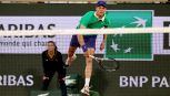 Roland Garros, Sinner “tradisce” Donnarumma e il Milan: poi consola Ciccone dopo il ritiro dal Giro d’Italia