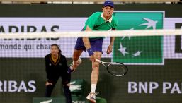 Roland Garros, Sinner “tradisce” Donnarumma e il Milan: poi consola Ciccone dopo il ritiro dal Giro d’Italia