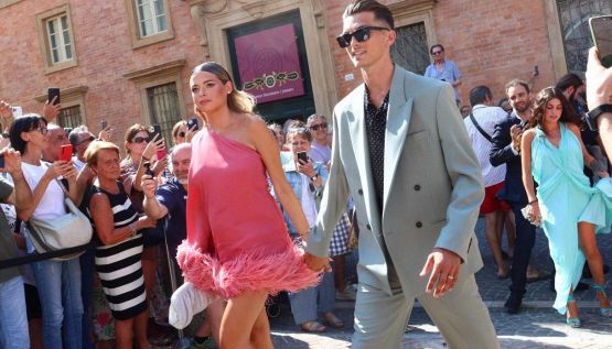 MotoGP, infortunio Luca Marini, da Marta Vincenzi e Angelina un messaggio di amore: "Forza papà "