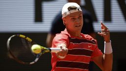 Roland Garros, il pubblico francese sta diventando un problema. Rune è una furia: “Non possono succedere cose del genere”