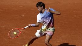 Roland Garros, troppo Zverev per Cobolli, che deve migliorare (tanto) al servizio. Ma il bilancio sul rosso è positivo