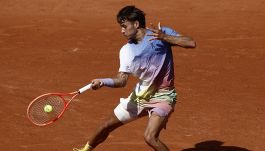 Roland Garros, troppo Zverev per Cobolli, che deve migliorare (tanto) al servizio. Ma il bilancio sul rosso è positivo
