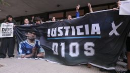 Processo Maradona sospeso per la controversia con "il giudice di Dio": che polemica