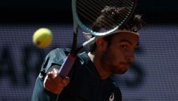 Lorenzo Musetti incontenibile con l'arbitro, sfogo e provocazione al Roland Garros: "Negato, negato". La ricostruzione