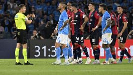 Napoli-Cagliari, moviola: cos’è successo sul gol dell’1-1 annullato a Piccoli