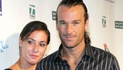 Chi è Carlos Moya, il super-coach ex numero 1 del ranking ATP ed ex fidanzato di Flavia Pennetta: perfetto per Sinner