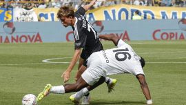 Parma-Como 0-1 pagelle: Strefezza inguaia Chivu, nuovo record per Fabregas. Man, che erroraccio