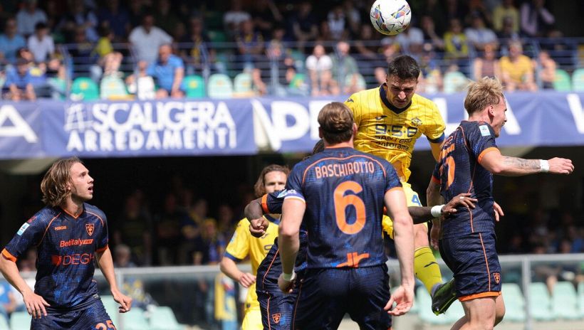 Verona-Lecce 1-1 pagelle: Krstovic illude, Coppola omaggia festa scudetto. Che paura per Gaspar