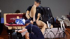 Jannik Sinner e il nemico invisibile che lo ha fermato contro Cerundolo durante gli ottavi degli Internazionali: il dolore
