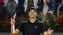 Sinner batte pure De Martino: semifinale con Paul su Rai 1. Ruud, parolaccia e fair play: 'Jannik è perfetto'