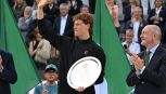 Jannik Sinner fa il suo ingresso (blindato) al Roland Garros, l'annuncio di Berrettini stravolge le teste di serie. Sorteggio e debutto