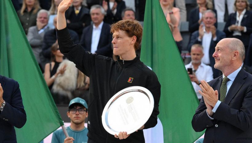 Jannik Sinner fa il suo ingresso (blindato) al Roland Garros, l'annuncio di Berrettini stravolge le teste di serie. Sorteggio e debutto