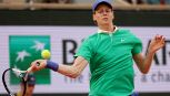 Jannik Sinner irrompe al Roland Garros 2025 con un completo che promette di spazzare via l'ennesimo trend