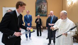 Jannik Sinner svela un lato inedito con Leone XIV, il dono prezioso e che cosa si sono detti