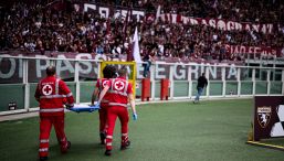 Torino-Inter, incidente a un tifoso e partita sospesa: la decisione di La Penna e il precedente con l'Atalanta