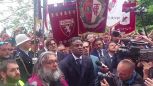 Il capitano del Torino Duvan Zapata legge i nomi delle vittime di Superga