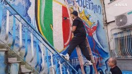 Scudetto Napoli: writer al lavoro sul murales, il 4 al posto del 3