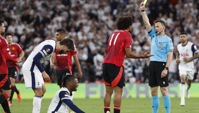 Tottenham-Manchester United: rissa dopo il 90' tra Maguire e Romero, poi la clamorosa gaffe dell'Uefa