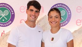 Alcaraz-Fognini apre Wimbledon: Sinner fa la "spia", Raducanu chiarisce il flirt e Carlos affitta una villetta