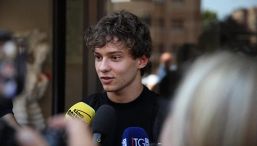 F1, Kimi Antonelli scherza dopo l'esame di maturità: "Tema italiano più arduo che tenere dietro Piastri e Norris"