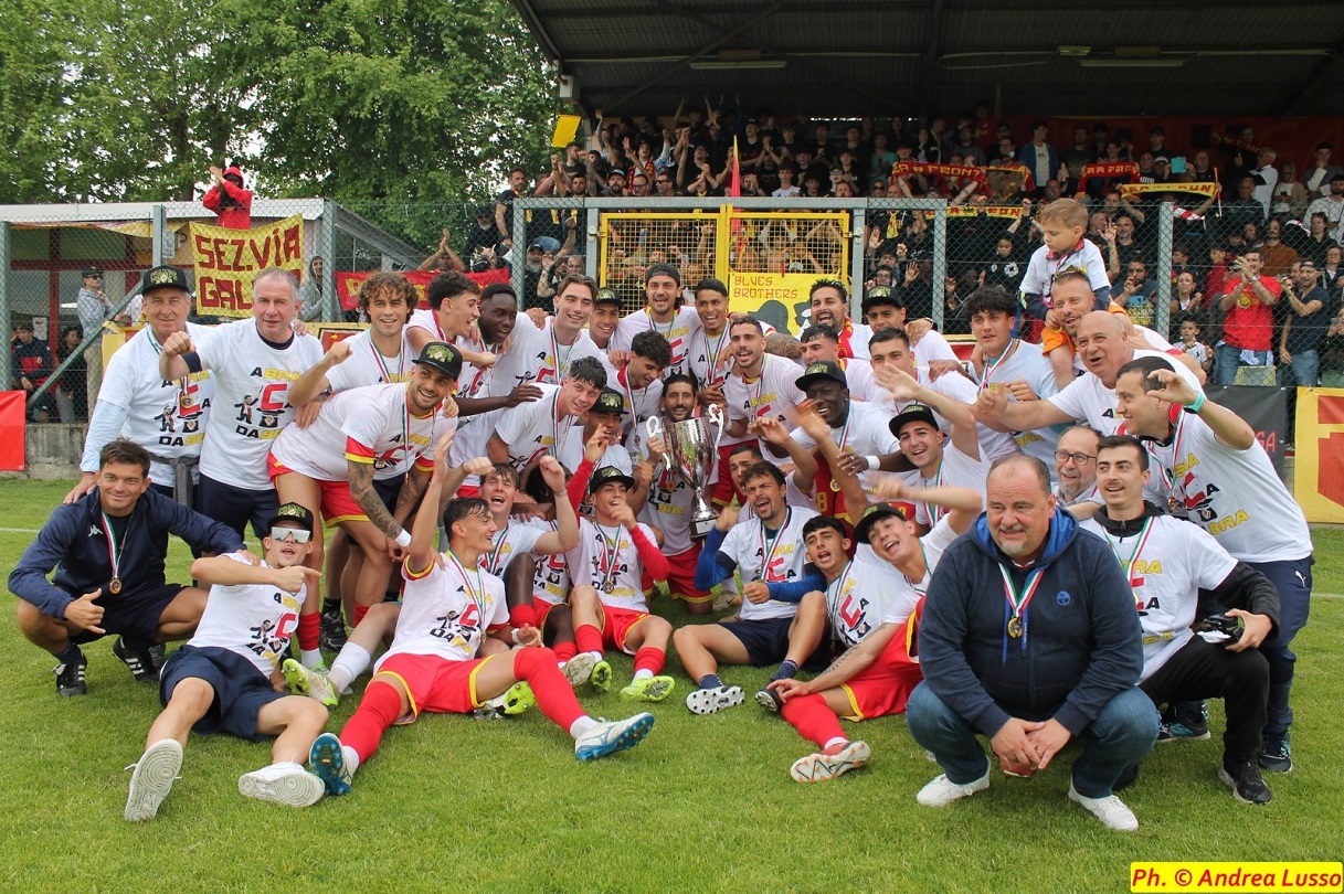 Il Bra festeggia la promozione in C con la consegna della coppa