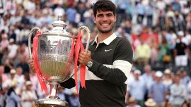 Alcaraz fa paura: batte Lehecka, vince il Queen's e si avvicina a Sinner. Il vantaggio di Jannik si riduce