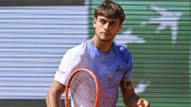 Halle, Cobolli show: ribalta Fonseca, elimina il 'Piccolo Sinner' sotto gli occhi di Jannik e chiede scusa