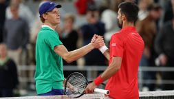 Djokovic: "Forse la mia ultima a Parigi, Sinner-Alcaraz la finale migliore". Nole protesta, interviene Jannik