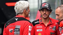 Dall'Igna stuzzica Bagnaia: 'Sorridi', svelato ennesimo botta e risposta. Pecco replica e si sfoga con Bezzecchi