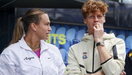 Wimbledon, Sabalenka e la rivelazione sull’allenamento con Sinner: “Ero esausta”. Poi il paragone con Djokovic