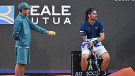 Fognini furioso a Stoccarda, Moutet prima lo provoca poi lo ignora e scatena l’ira di Fabio: “Guardami piccolo porco!”