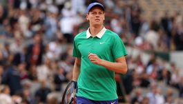 Roland Garros, un grande Sinner rimontato da Alcaraz che si conferma Re di Parigi