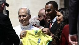 Giubileo dello Sport, Cafù omaggia Papa Leone XIV: il regalo al Pontefice dell'ex capitano del Brasile