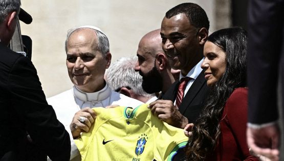 Giubileo dello Sport, Cafù omaggia Papa Leone XIV: il regalo al Pontefice dell'ex capitano del Brasile