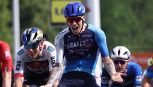 Giro del Delfinato, stavolta Milan stecca: vince a sorpresa Jake Stewart, Evenepoel scivola nel finale (senza conseguenze)
