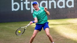 Atp Halle, Sinner soffre ma poi trova la chiave e batte Hanfmann. Giovedì la sfida a Bublik