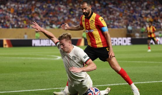 Esperance-Chelsea, moviola: surreale scena sul rigore, l’arbitro deve spiegare col microfono