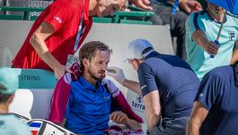 Halle, Medvedev perde ancora sangue dal naso: medical time-out anche con Zverev, era già successo con Michelsen