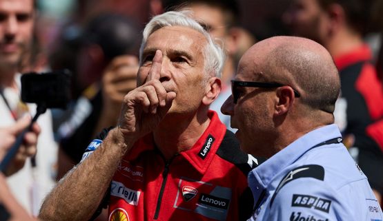 MotoGP Mugello, Tardozzi furioso contro i tifosi che fischiano Marquez: il gesto è virale