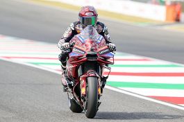 MotoGp Mugello, Marc Marquez vittoria e spettacolo con Bagnaia che poi crolla. A podio Alex e Di Giannantonio
