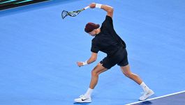 Rune, le racchette rotte durante gli incontri diventano un business: le mette in vendita a cifre da capogiro