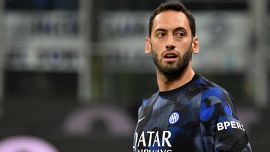 Inter e Calhanoglou, che fare? Il grande dubbio sul mercato scatena il web