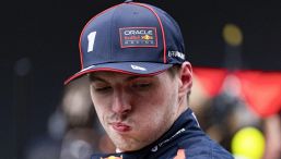 F1, Verstappen dopo la domenica bestiale con Russell: "Ho sbagliato". Rosberg ricorda Rossi-Marquez a Sepang
