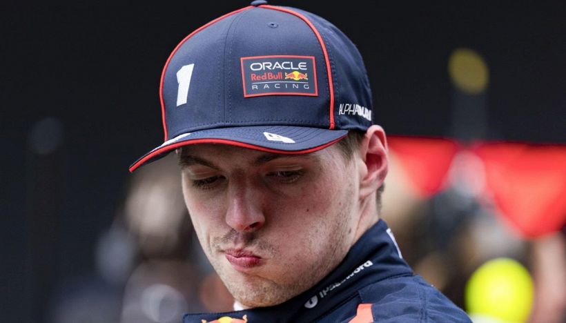 F1, Verstappen dopo la domenica bestiale con Russell: "Ho sbagliato". Rosberg ricorda Rossi-Marquez a Sepang