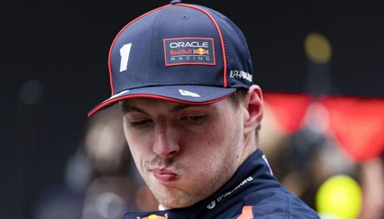 F1, Verstappen dopo la domenica bestiale con Russell: "Ho sbagliato". Rosberg ricorda Rossi-Marquez a Sepang