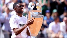 Il Roland Garros celebra il PSG, Dembélé alza la Champions sul Philippe Chatrier e manda in estasi i tifosi