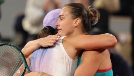 Sabalenka interrompe il regno di Swiatek al Roland Garros e danza verso la finale: Gauff spezza i sogni di Boisson