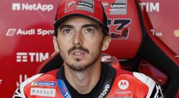MotoGP Aragon, Bagnaia non sa più cosa fare: "Anche i tecnici sono in difficoltà". E Dall'Igna a Pecco: "Dobbiamo parlare"